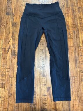 Lululemon Black Leggings No Front Seam with side pockets Size 6